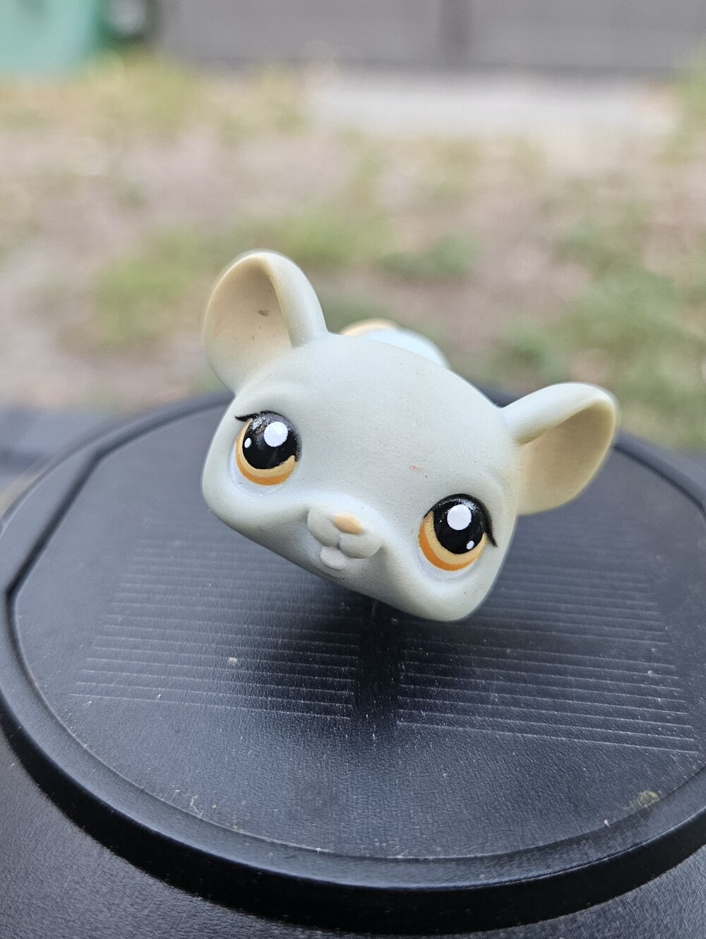 Littlest Pet Shop Mouse #988 featuring light gray coloring, orange eyes, and tan